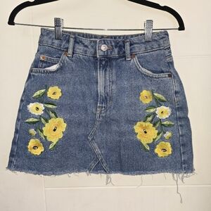 Topshop Floral Embroidered Denim Mini Skirt Sz 2